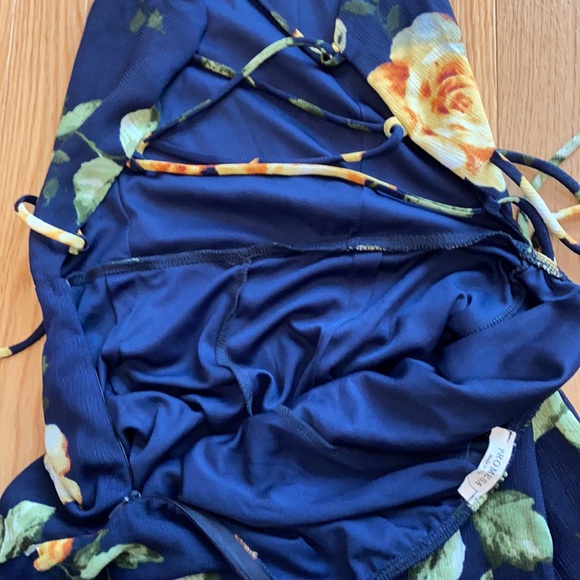 Gorgeous cross tie back jumper - Picture 7 of 9